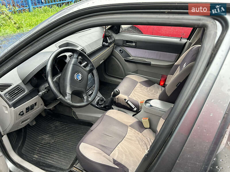 Хэтчбек Geely MR 2008 в Авангарде