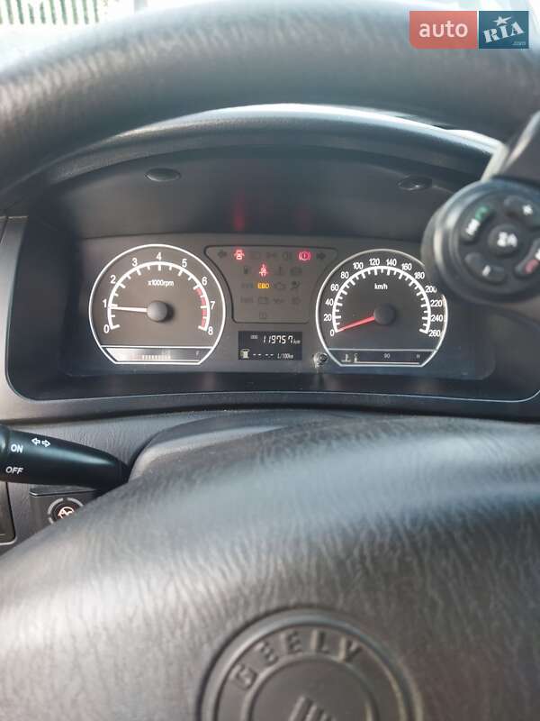 Седан Geely SL 2011 в Бабинцам