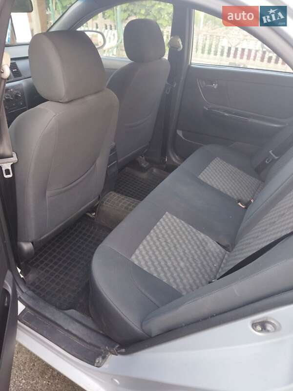 Седан Geely SL 2011 в Бабинцам