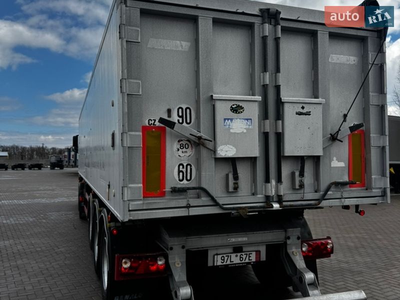 Зерновоз - напівпричіп General Trailers Trailers 2002 в Вінниці