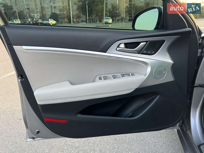 Седан Genesis G70 2019 в Киеве