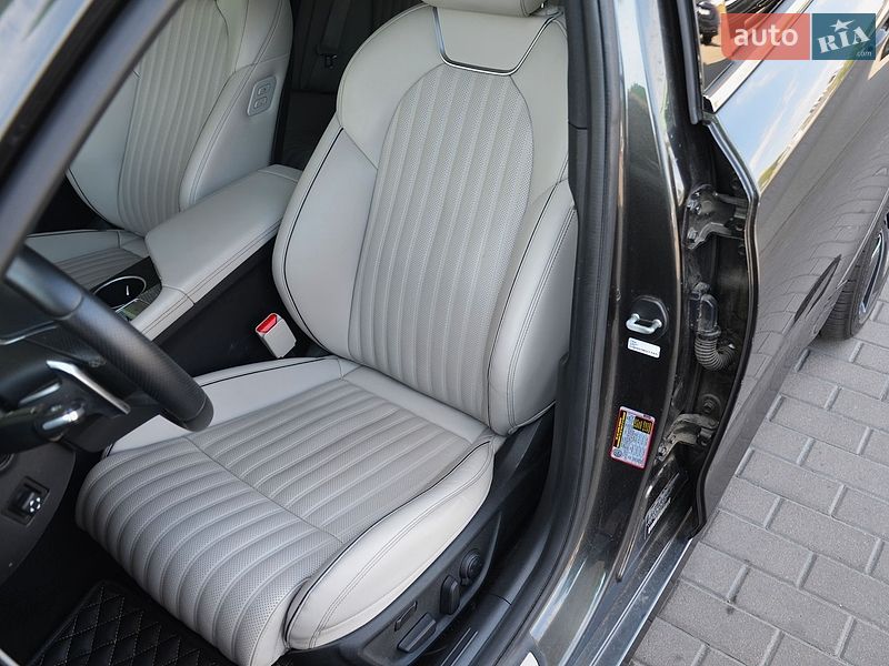 Седан Genesis G70 2023 в Киеве