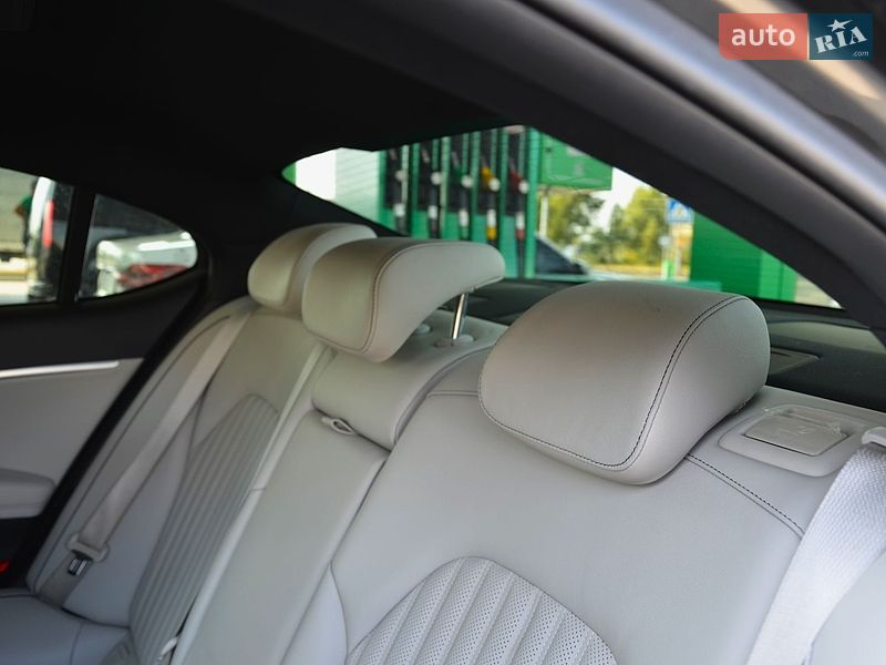 Седан Genesis G70 2023 в Киеве
