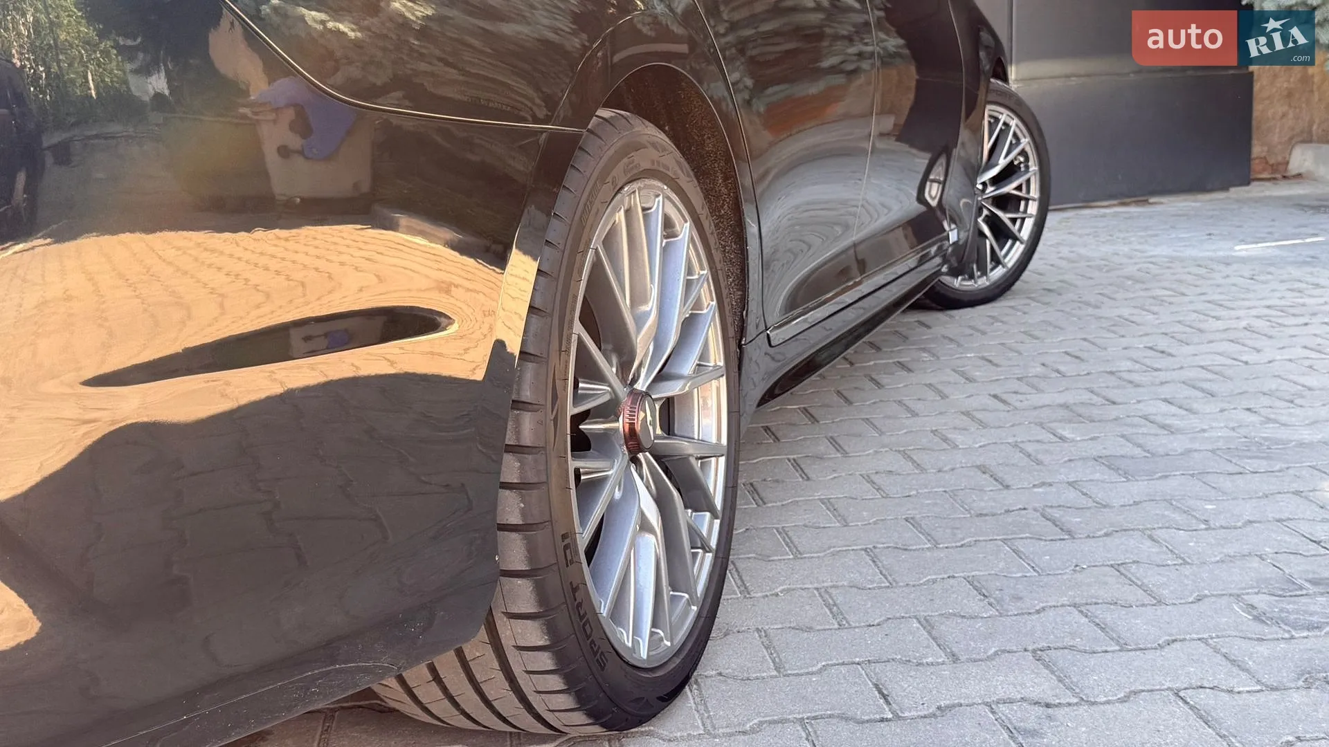 Genesis G80 2017 VIN KMHGN4JB4JU249544 фото оголошення 10 з 38