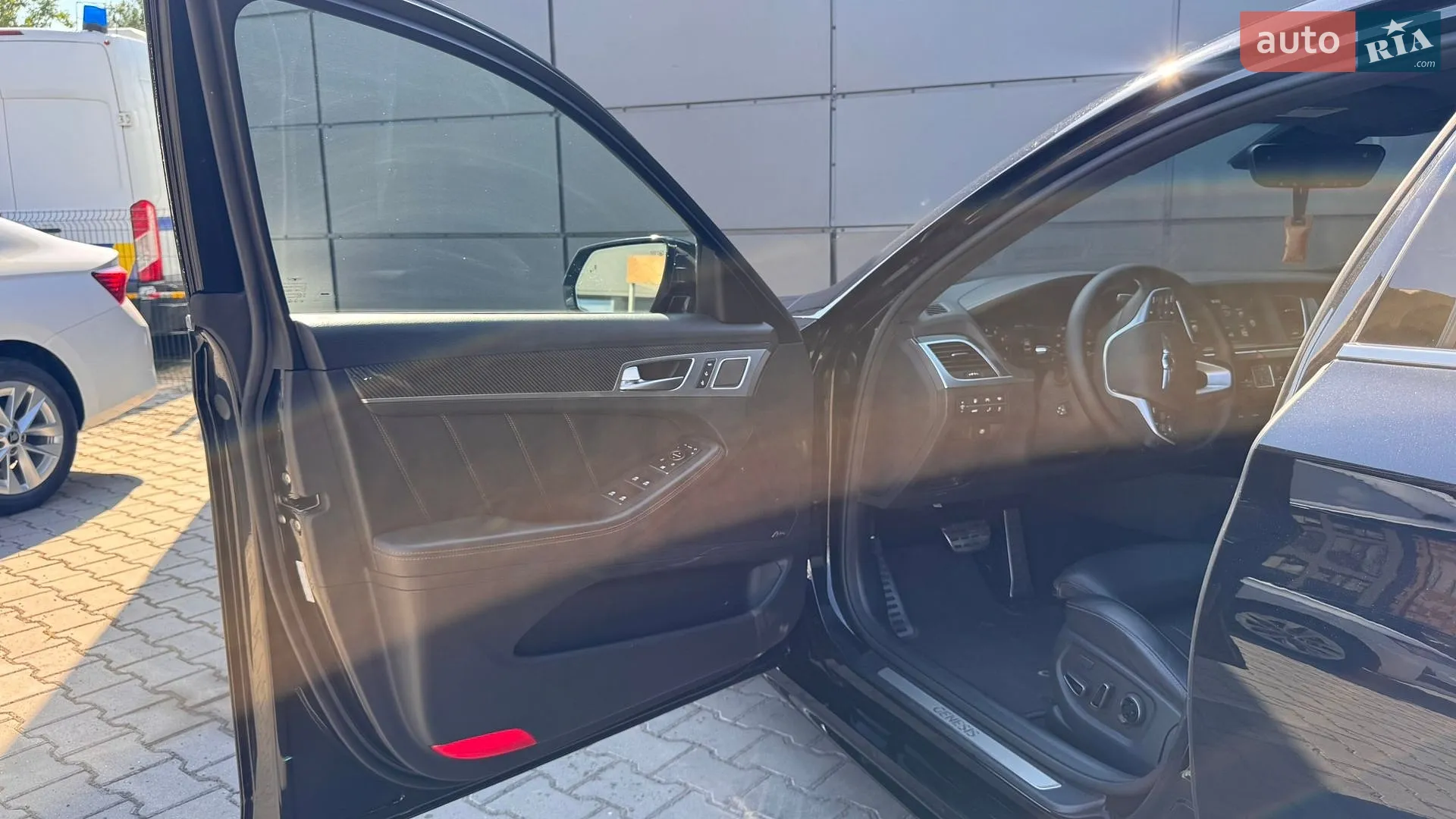 Genesis G80 2017 VIN KMHGN4JB4JU249544 фото оголошення 19 з 38