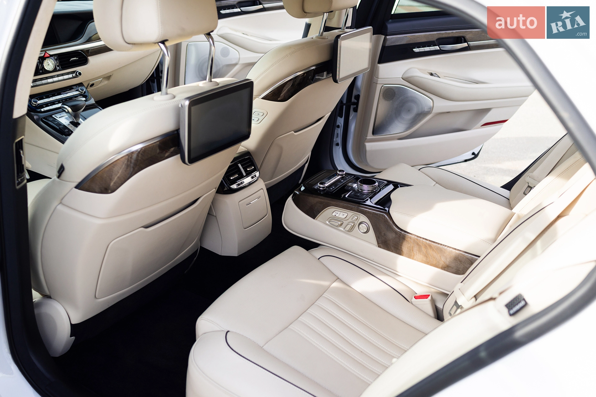 2018 Genesis G90 - мініатюра 21