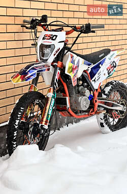 Мотоцикл Супермото (Motard) Geon Terra-X 2021 в 