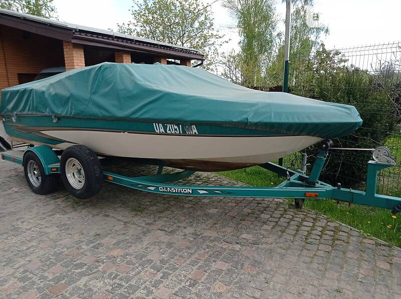 Моторна яхта Glastron Glastron 2003 в Василькові