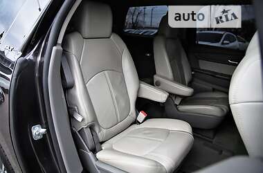 Внедорожник / Кроссовер GMC Acadia 2012 в 