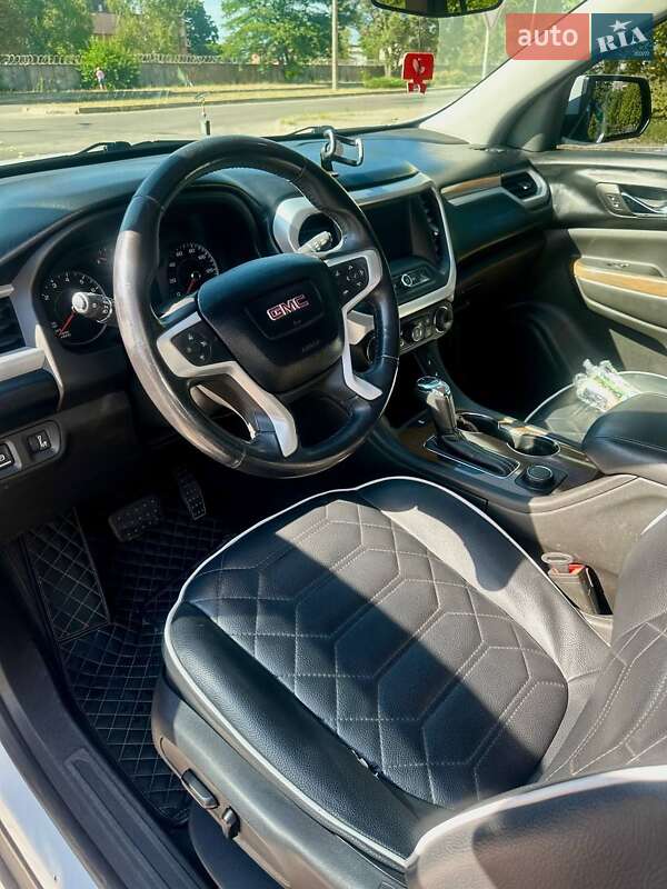 Внедорожник / Кроссовер GMC Acadia 2016 в Запорожье