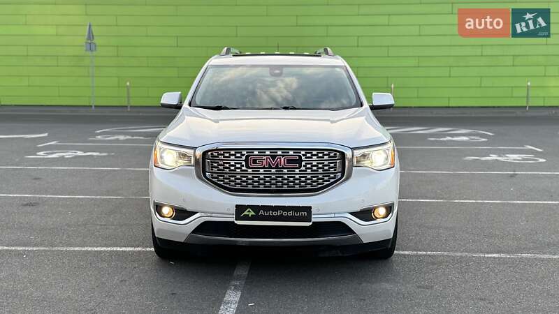 Внедорожник / Кроссовер GMC Acadia 2016 в 