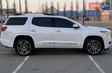 Внедорожник / Кроссовер GMC Acadia 2016 в 