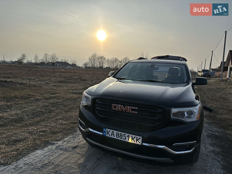 Внедорожник / Кроссовер GMC Acadia 2018 в 