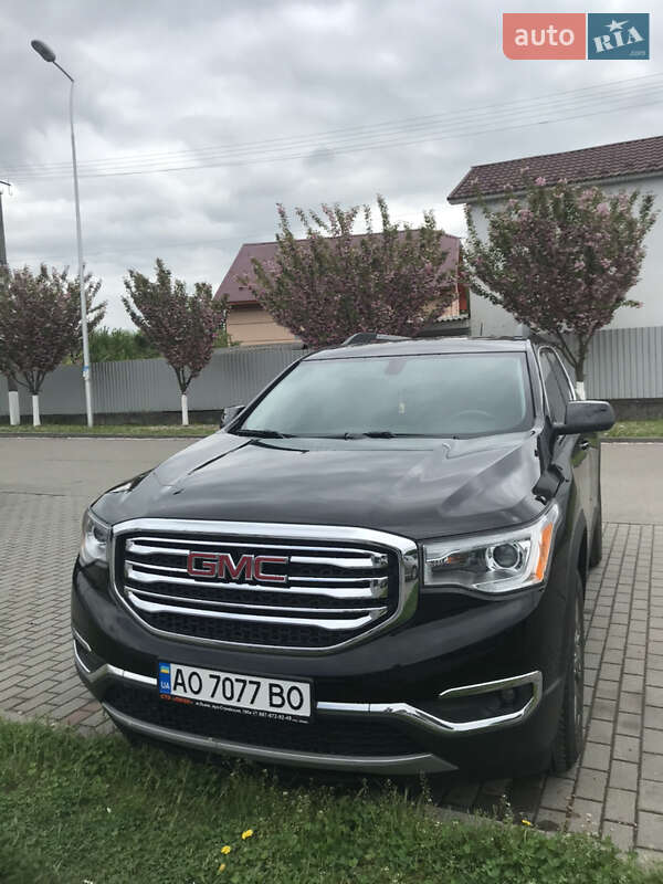 Внедорожник / Кроссовер GMC Acadia 2016 в Сваляве