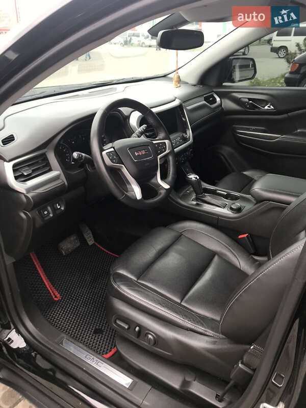 Внедорожник / Кроссовер GMC Acadia 2016 в Сваляве