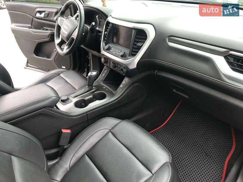 Внедорожник / Кроссовер GMC Acadia 2016 в Сваляве