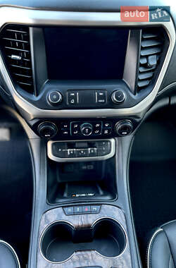 Внедорожник / Кроссовер GMC Acadia 2020 в 