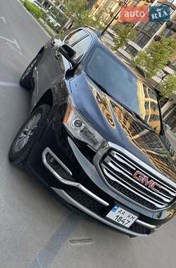 Внедорожник / Кроссовер GMC Acadia 2016 в 