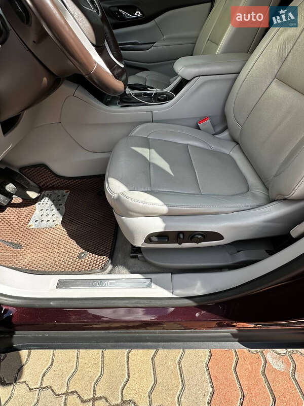 Внедорожник / Кроссовер GMC Acadia 2016 в Киеве