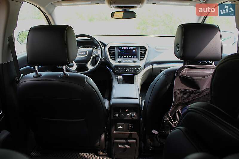 Позашляховик / Кросовер GMC Acadia 2017 в Києві