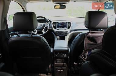 Позашляховик / Кросовер GMC Acadia 2017 в 
