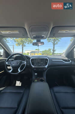 Внедорожник / Кроссовер GMC Acadia 2018 в 