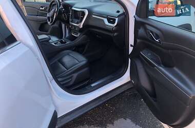 Внедорожник / Кроссовер GMC Acadia 2021 в 