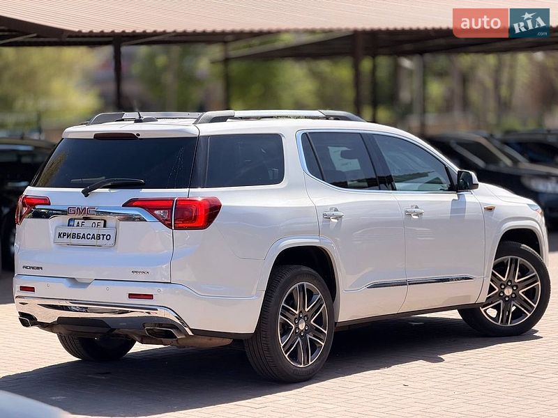 Внедорожник / Кроссовер GMC Acadia 2016 в Кривом Роге