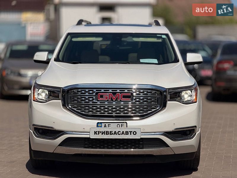 Внедорожник / Кроссовер GMC Acadia 2016 в Кривом Роге