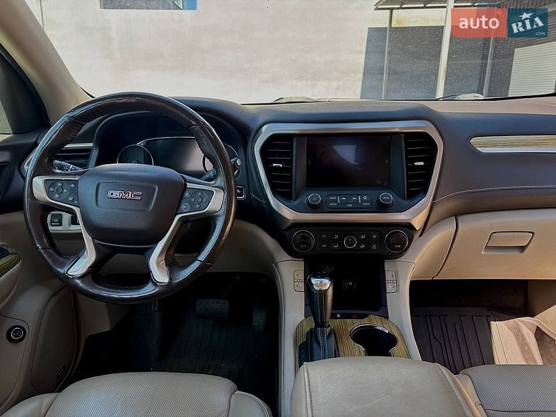 Позашляховик / Кросовер GMC Acadia 2017 в Києві