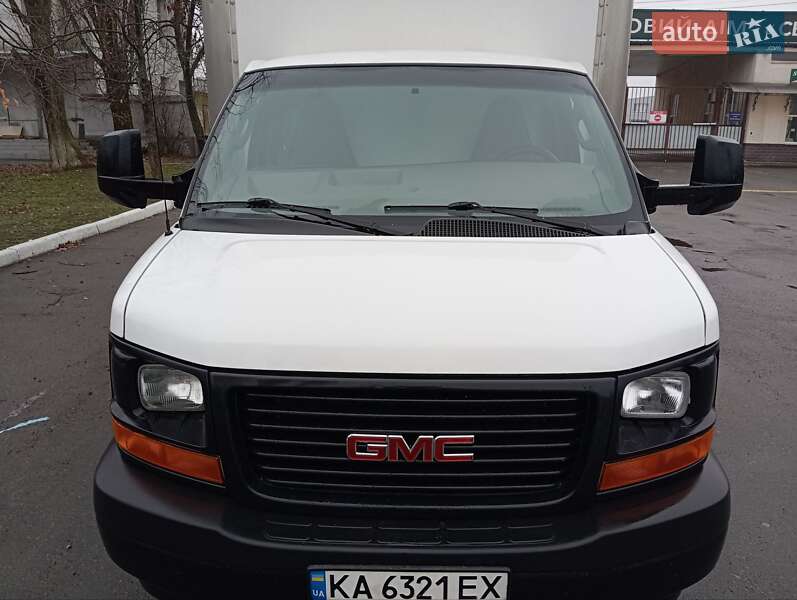 Вантажний фургон GMC Savana 2018 в Києві