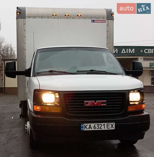 Вантажний фургон GMC Savana 2018 в Києві