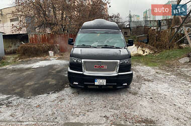 Минивэн GMC Savana 2013 в 