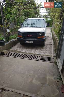 Вантажний фургон GMC Savana 2005 в Чернівцях