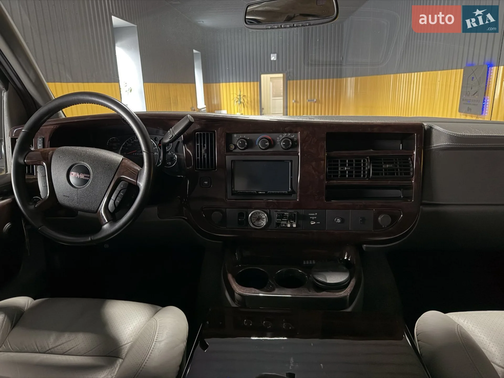 2010 GMC Savana - мініатюра 9