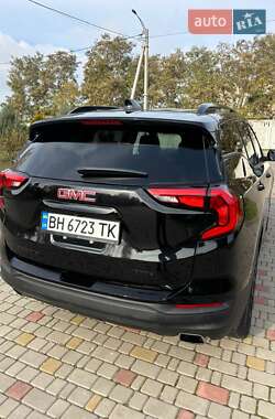Внедорожник / Кроссовер GMC Terrain 2018 в 
