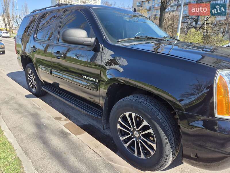 Внедорожник / Кроссовер GMC Yukon 2006 в Киеве