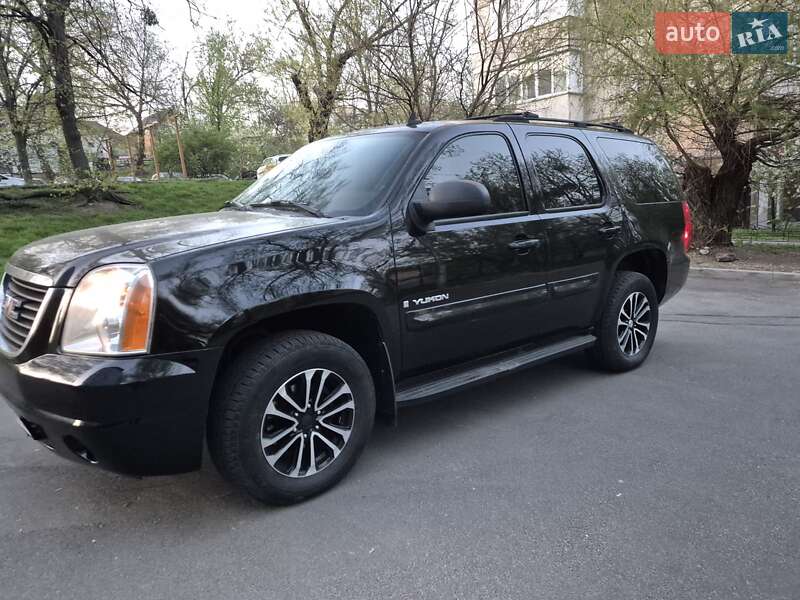 Внедорожник / Кроссовер GMC Yukon 2006 в Киеве