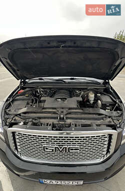 Внедорожник / Кроссовер GMC Yukon 2017 в 
