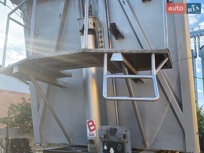 Зерновоз - полуприцеп GRAS GS 2014 в Киеве