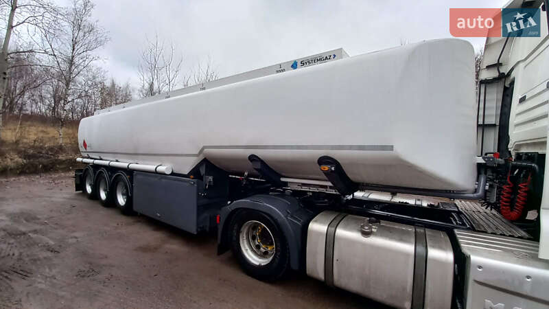 Цистерна Haller STW 1994 в Львове фото Цистерна Haller STW 1994 в Львове