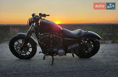 Мотоцикл Чоппер Harley-Davidson 883 Iron 2022 в 