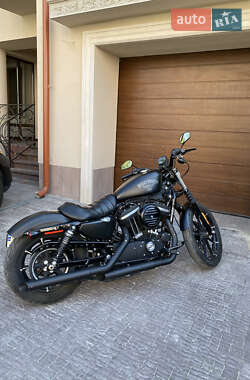 Мотоцикл Чоппер Harley-Davidson 883 Iron 2016 в 