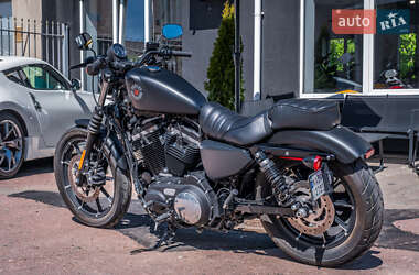 Мотоцикл Круізер Harley-Davidson 883 Iron 2019 в 