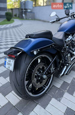 Мотоцикл Круизер Harley-Davidson Breakout 2018 в 