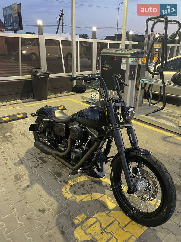 Боббер Harley-Davidson Dyna 2011 в Святопетровское