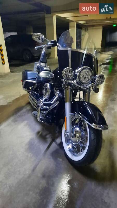 Harley-Davidson FLHCS 2021
