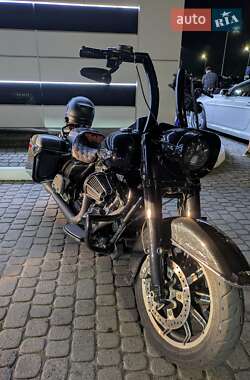 Мотоцикл Круізер Harley-Davidson FLHR 2016 в  фото 10 Мотоцикл Круізер Harley-Davidson FLHR 2016 в
