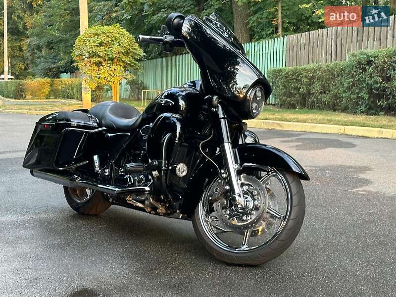 Harley-Davidson FLHXSE 2015