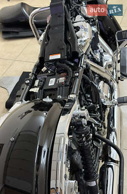 Мотоцикл Круизер Harley-Davidson Road Glide 2018 в 